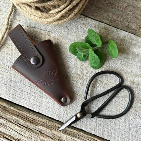 Scissors In Leather Pouch 300x